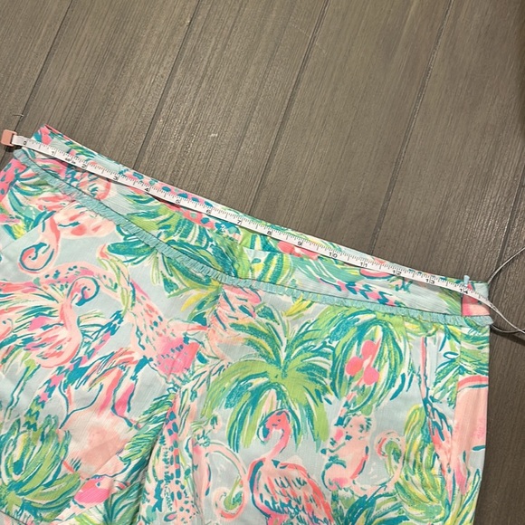 Lilly Pulitzer Tropical Print Women's Shorts - Picture 10 of 10